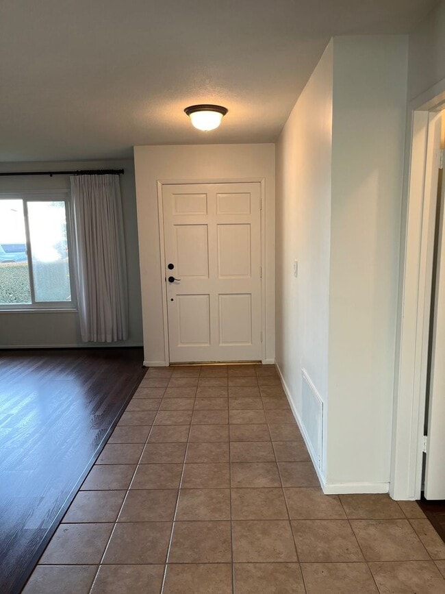 Building Photo - Charming 3 Bedroom, 2 Bath Single Family Home for rent in Seal Beach, CA!