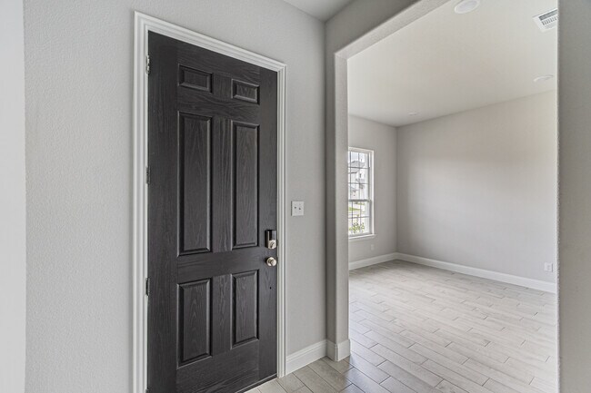 Building Photo - 316 Amenduni Ln