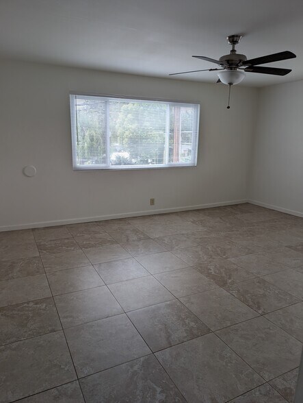 Living room - 4435 Bonnie Brae St