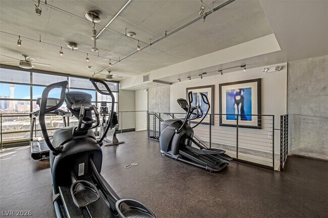 Building Photo - 353 E Bonneville Ave