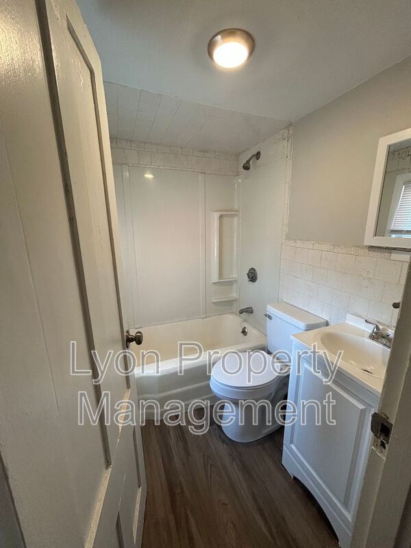 Building Photo - 44 7th St