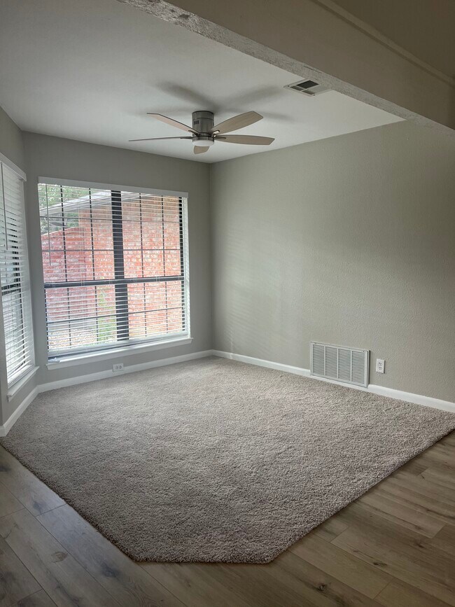 Building Photo - 4023 Briar Hollow St