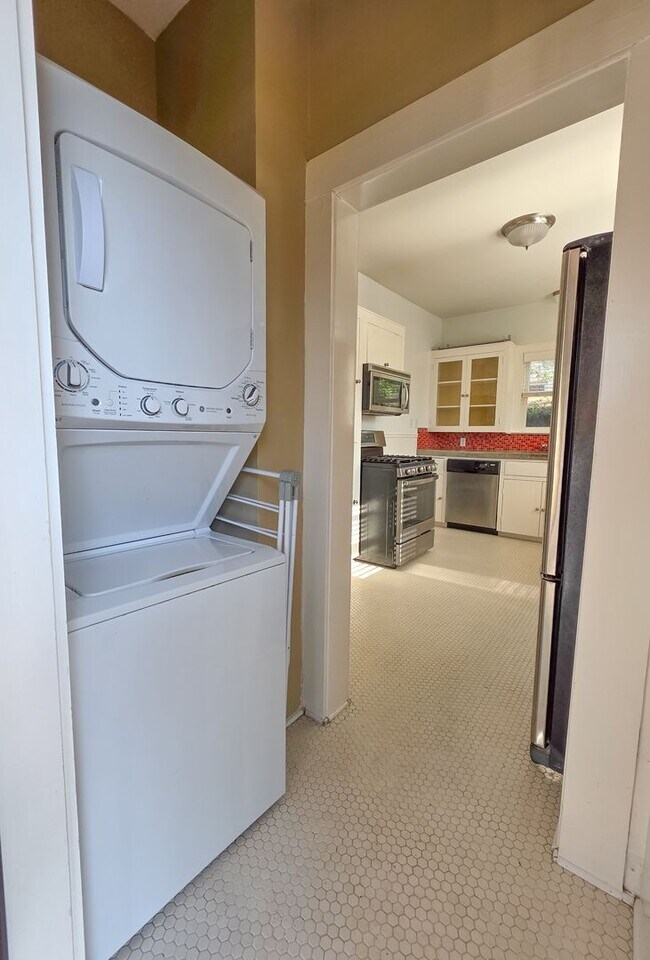 Building Photo - 3901 Red River St