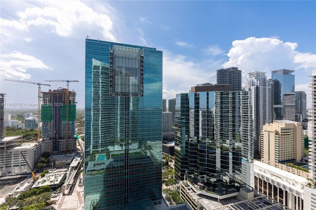 Building Photo - 1300 Brickell Bay Dr