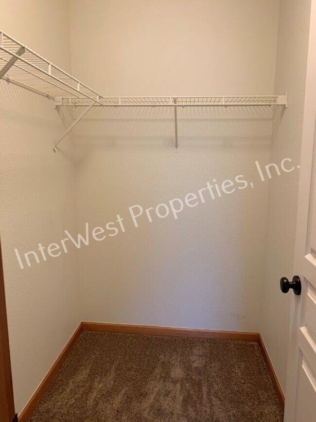 Building Photo - FLIK01-OPM