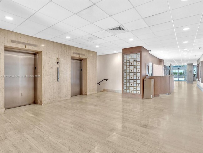 Building Photo - 2899 Collins Ave