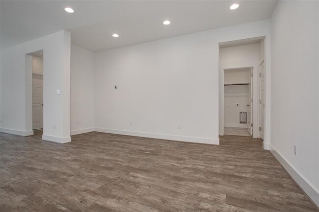 Building Photo - 620 Golden Glory Rd