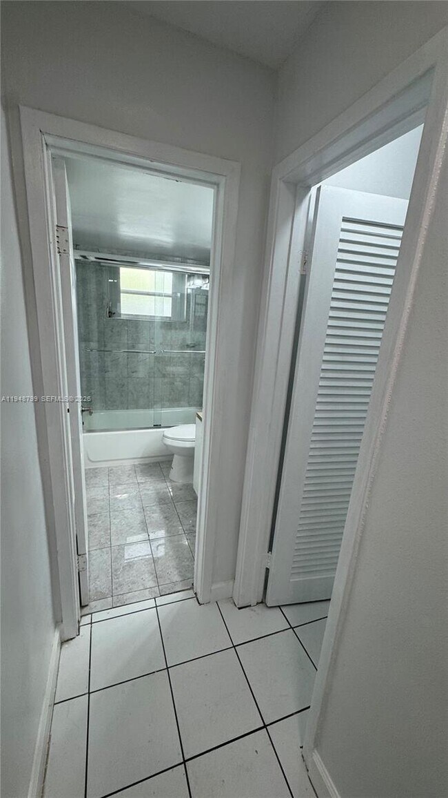 Building Photo - 919 Michigan Ave