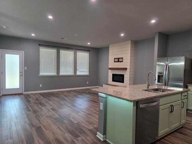 Building Photo - For Rent – 4 Bedroom, 2 Bathroom Home in W...
