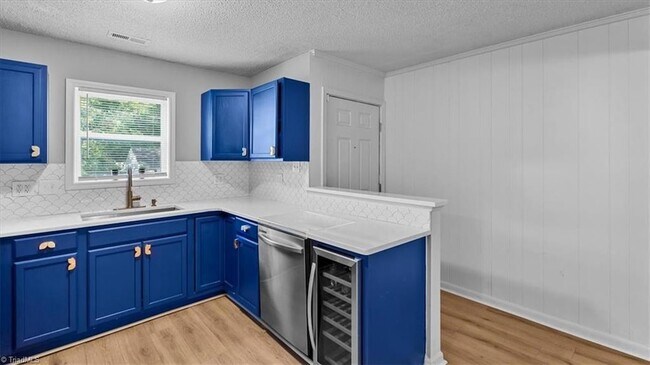Building Photo - 1404 Denim Rd