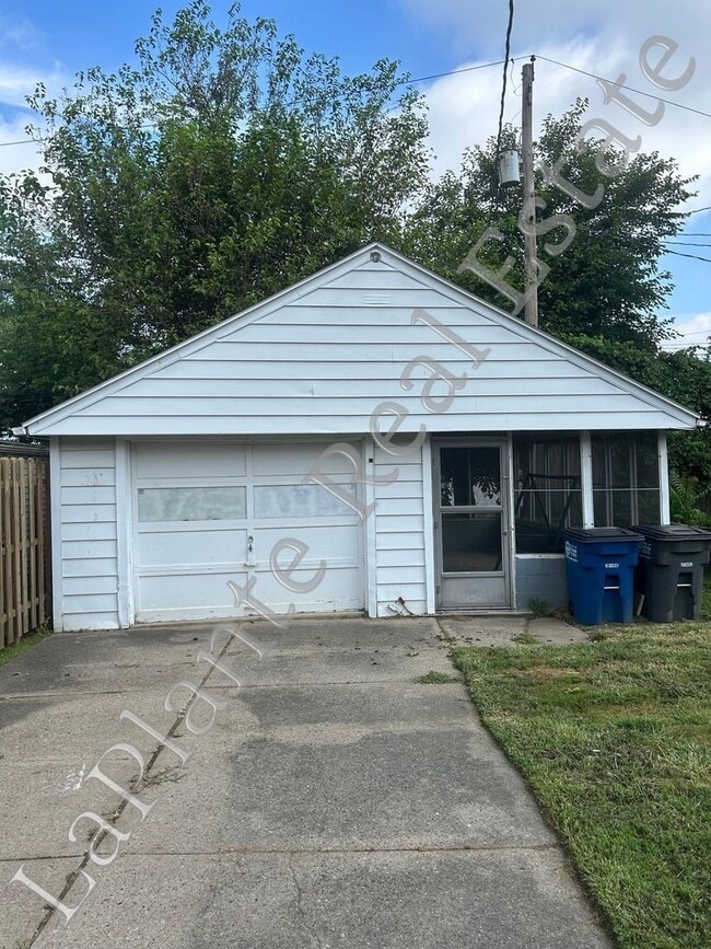 Building Photo - Charming 2-Bedroom Home in Toledo – Cozy &...