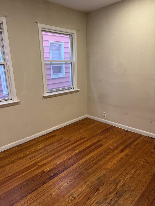 Building Photo - 215 Liberty Ave
