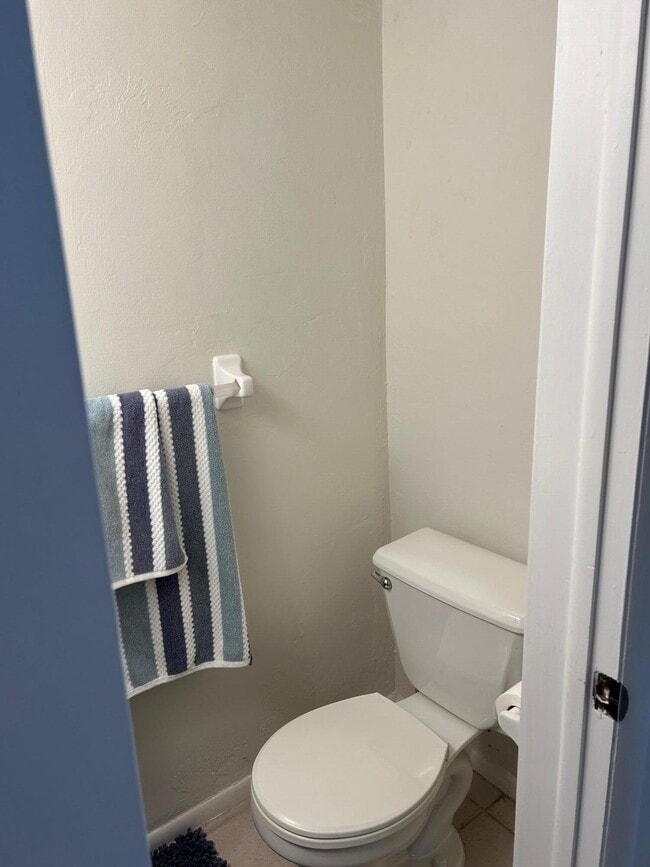 Building Photo - 1220 NE 3rd St