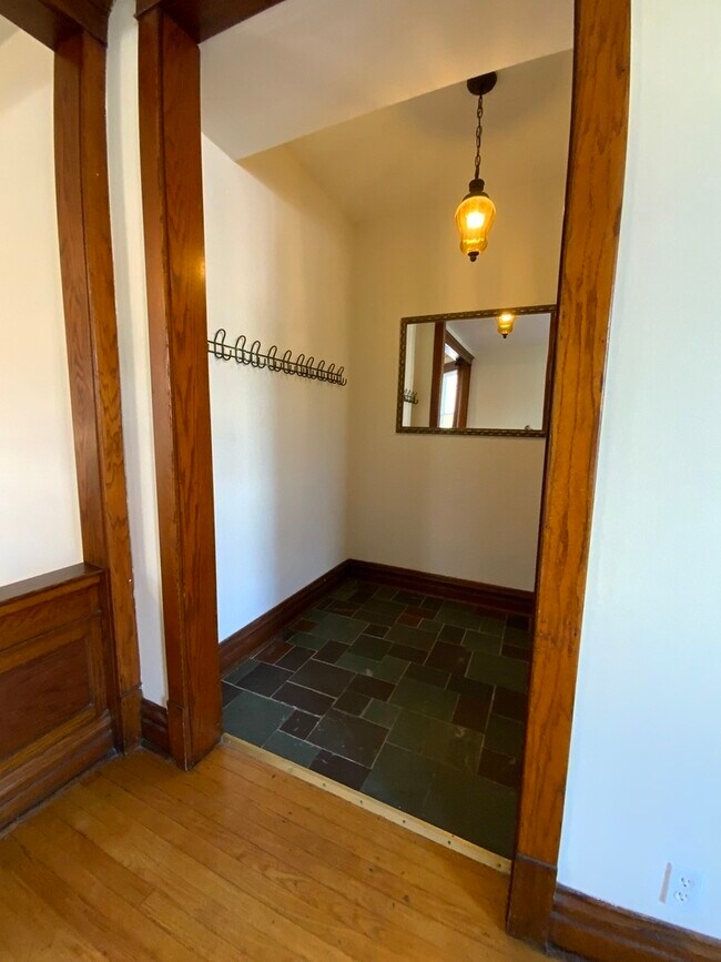Building Photo - 3116 N Elston Ave