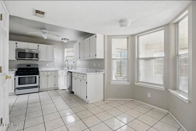 Building Photo - 4237 Loma Rosada Dr