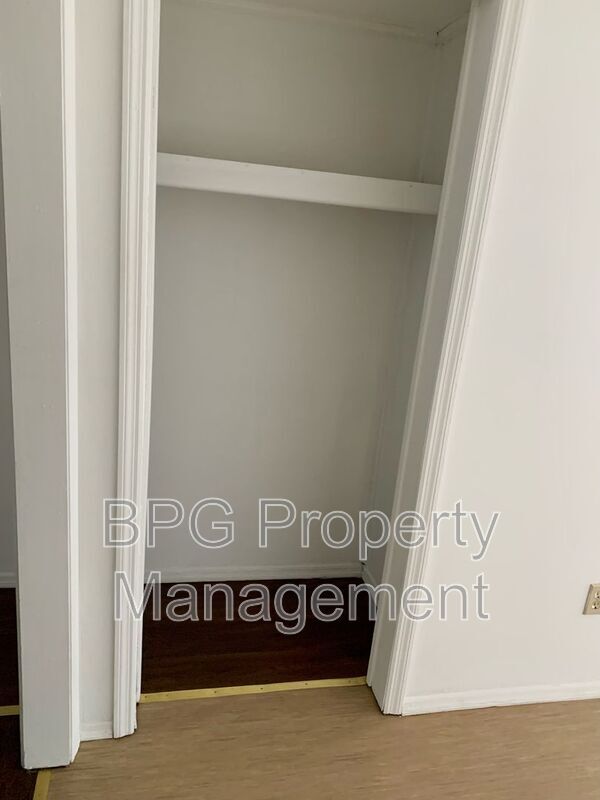 Building Photo - 123 Circle Dr