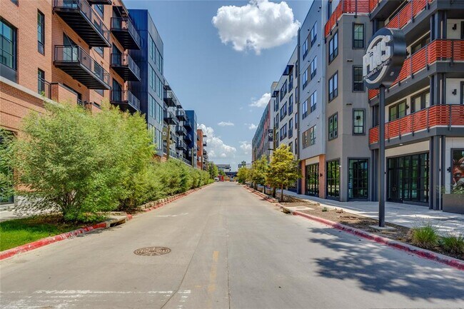 Building Photo - 4315 S Congress Ave