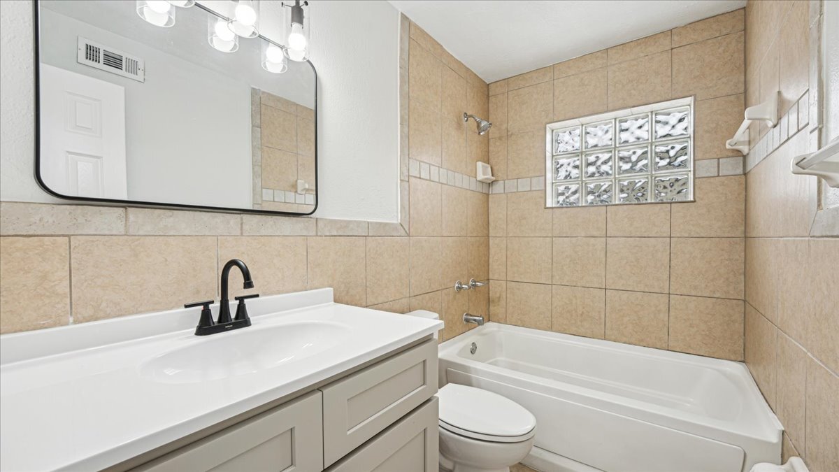 Building Photo - 4800 Key Largo Dr W