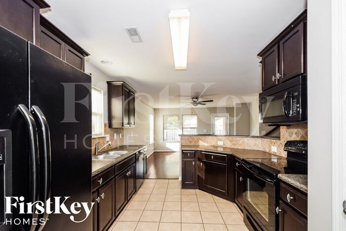 Building Photo - 6659 Woodford Ln