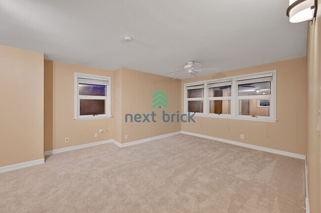 Building Photo - Stunning Bellevue Home for Rent