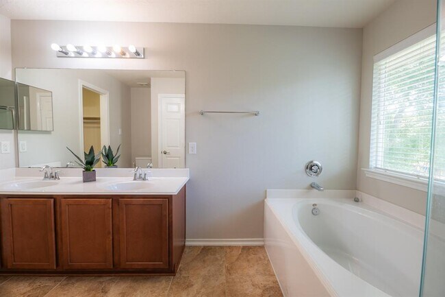 Building Photo - 18 Whitekirk Pl