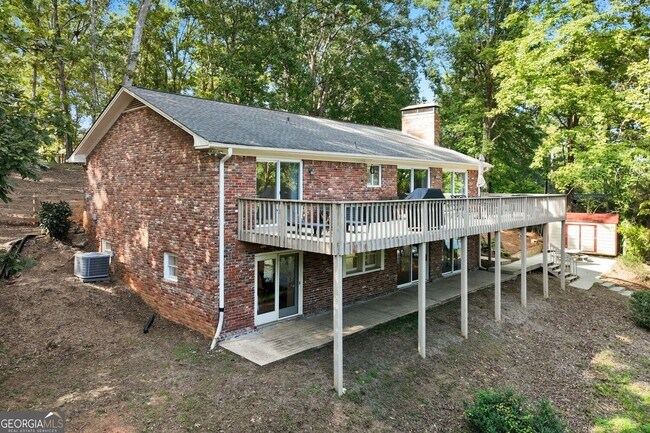 Building Photo - Luxury Lakefront Retreat – Fully Furnished...