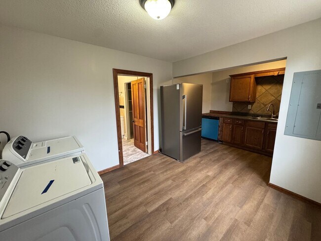 Building Photo - 121 E North St