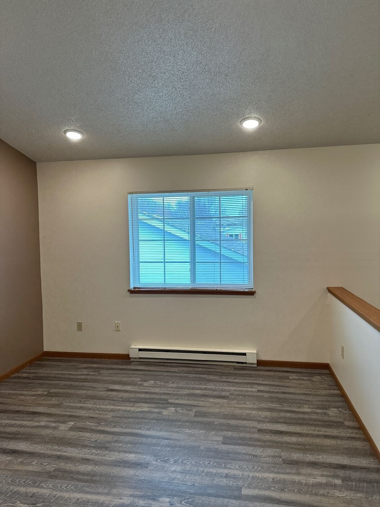 Building Photo - 725 6th Ave S