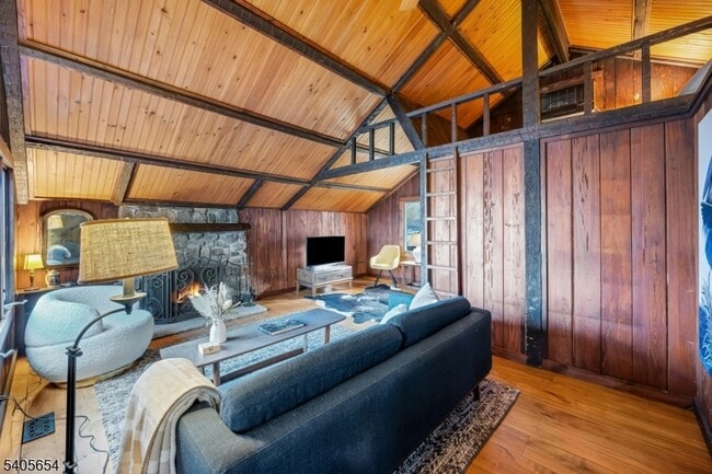 Building Photo - 7 Hillside Rd