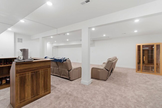 Building Photo - 1402 Journey Ave