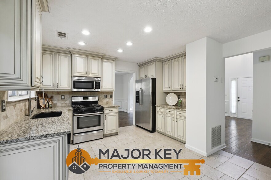 Building Photo - 1620 Midland Ct