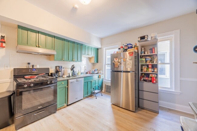 Building Photo - NICE ALLSTON 4.5 BED/2 BATH ON BRAINERD RD W/ HT&HW INCLUDED