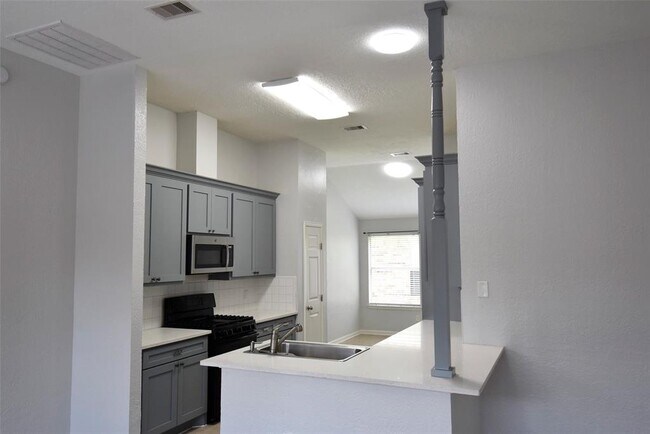 Building Photo - 2910 Walnut Springs Dr