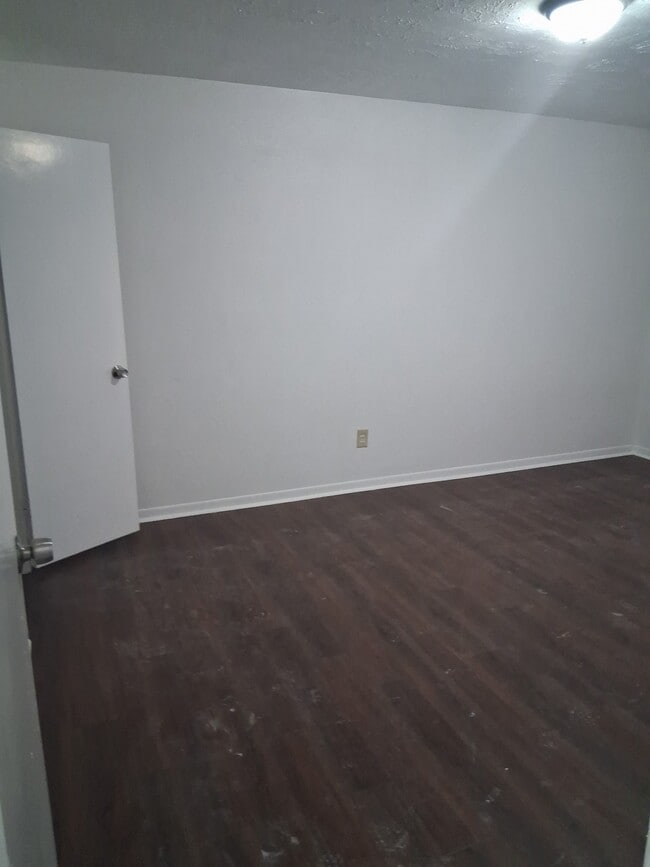 Building Photo - 6823 Castleview Ln