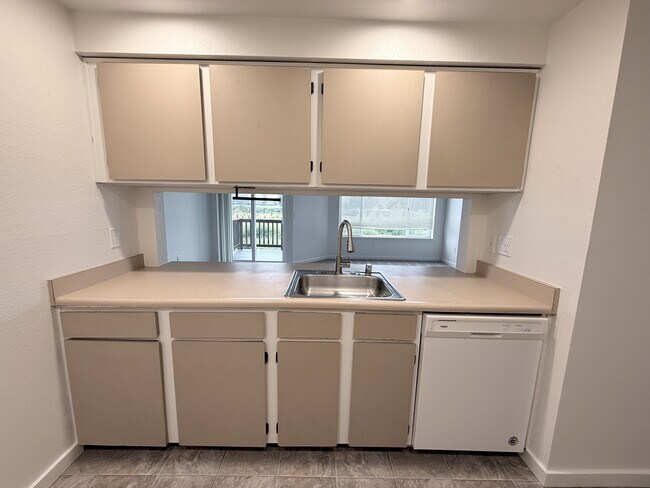 Building Photo - 415 1st St
