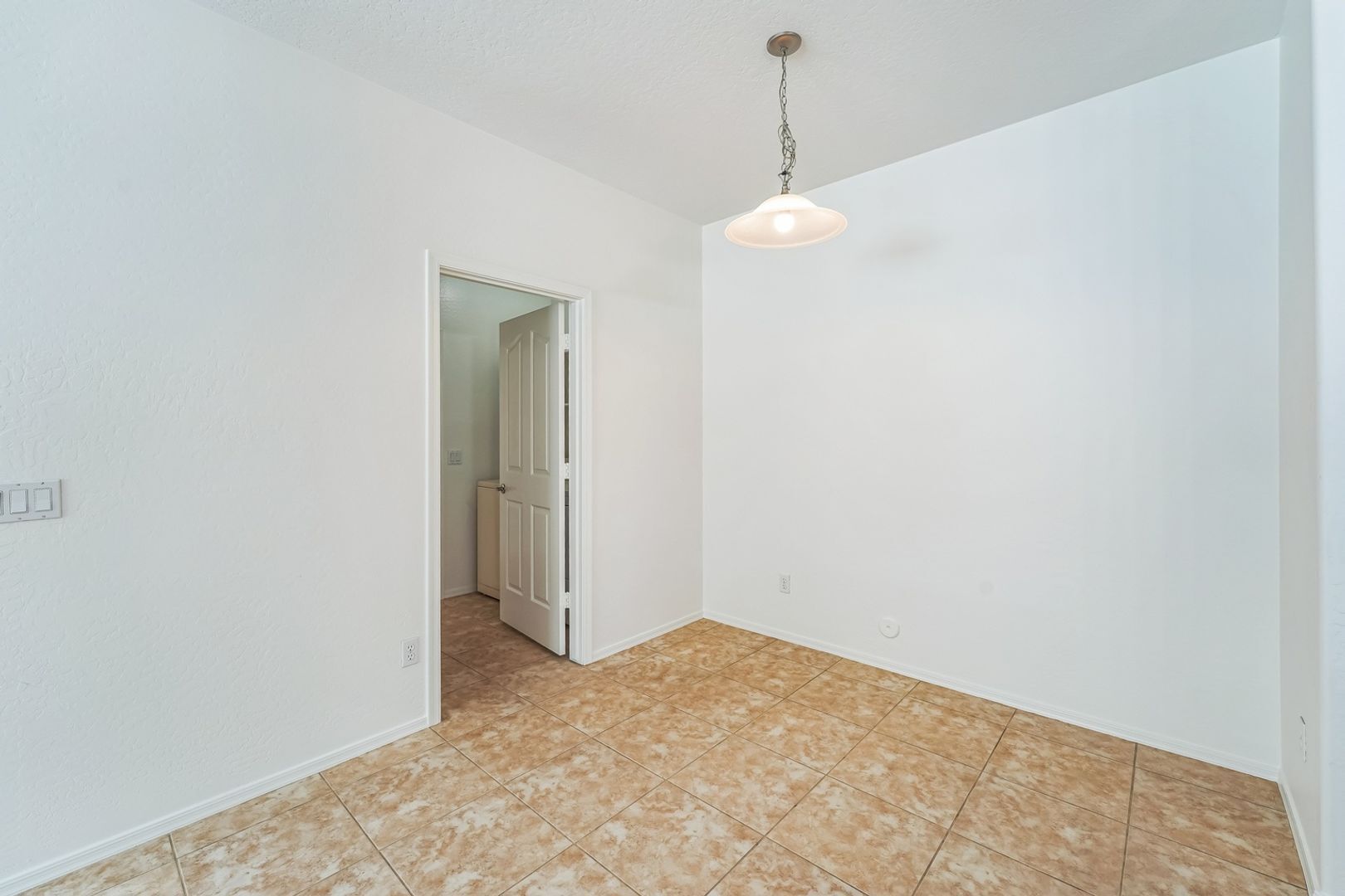 Building Photo - 1268 E Birdland Dr