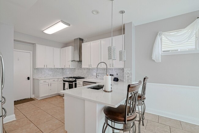 Building Photo - 1854 S Fallbrook Dr