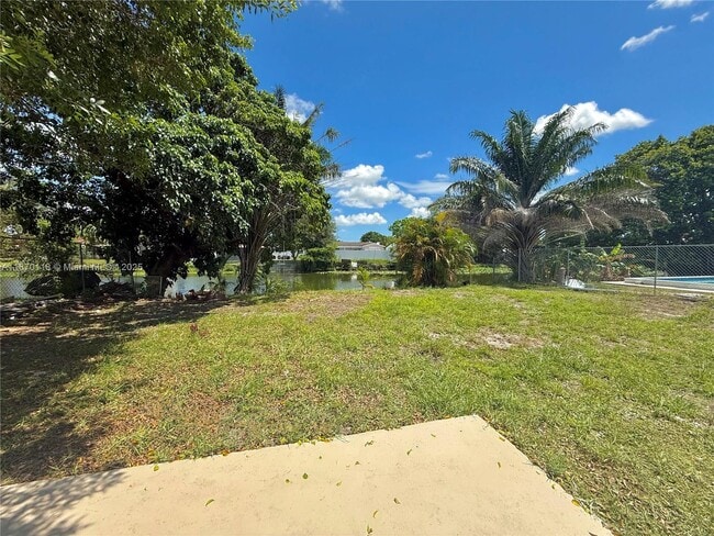 Building Photo - 6725 SW 27th Ct