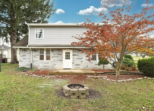 Building Photo - Beautiful 3 Bedroom, 1.5 Bath in Colonial West York!