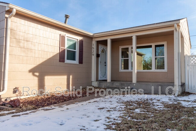 Building Photo - 1529 Walnut Dr