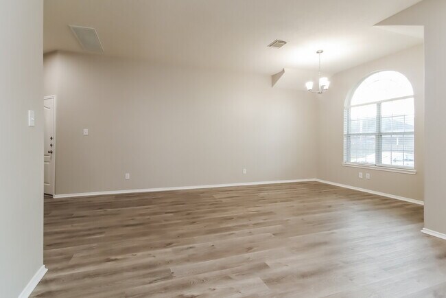 Building Photo - 7543 Summer Dale Dr