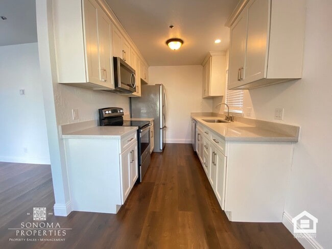 Building Photo - 2BD/1BA Duplex In Downtown Sonoma!