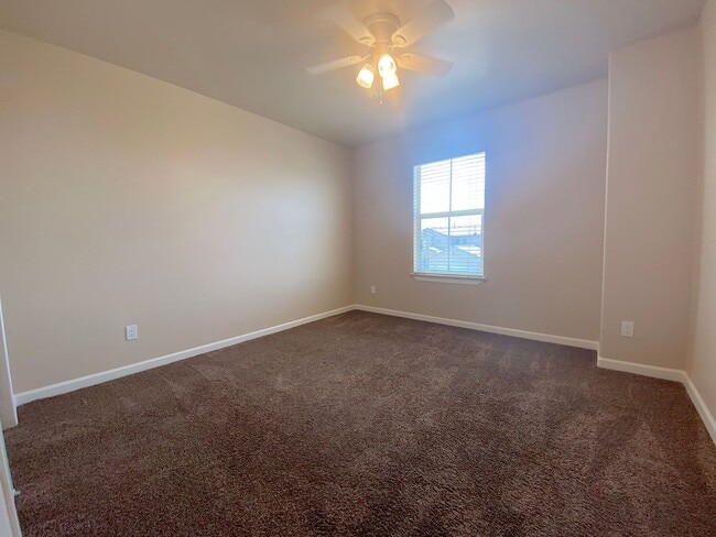 Building Photo - Gorgeous 4bed/3.5bath with 2 Master Bedrooms!
