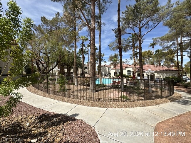 Building Photo - 2975 Bluegrass Ln