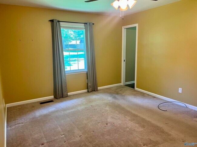 Building Photo - 110 Laurel Oak Rd