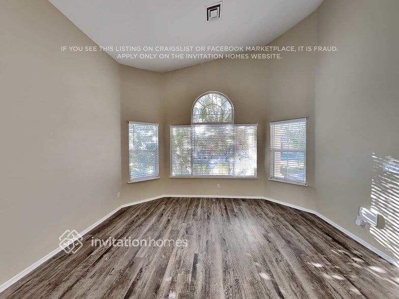 Building Photo - 1445 Castle Crest Dr