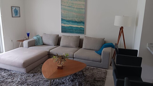 Building Photo - 401 N Birch Rd