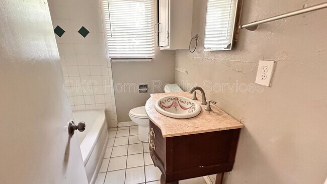 Building Photo - 6808 NW 59th St