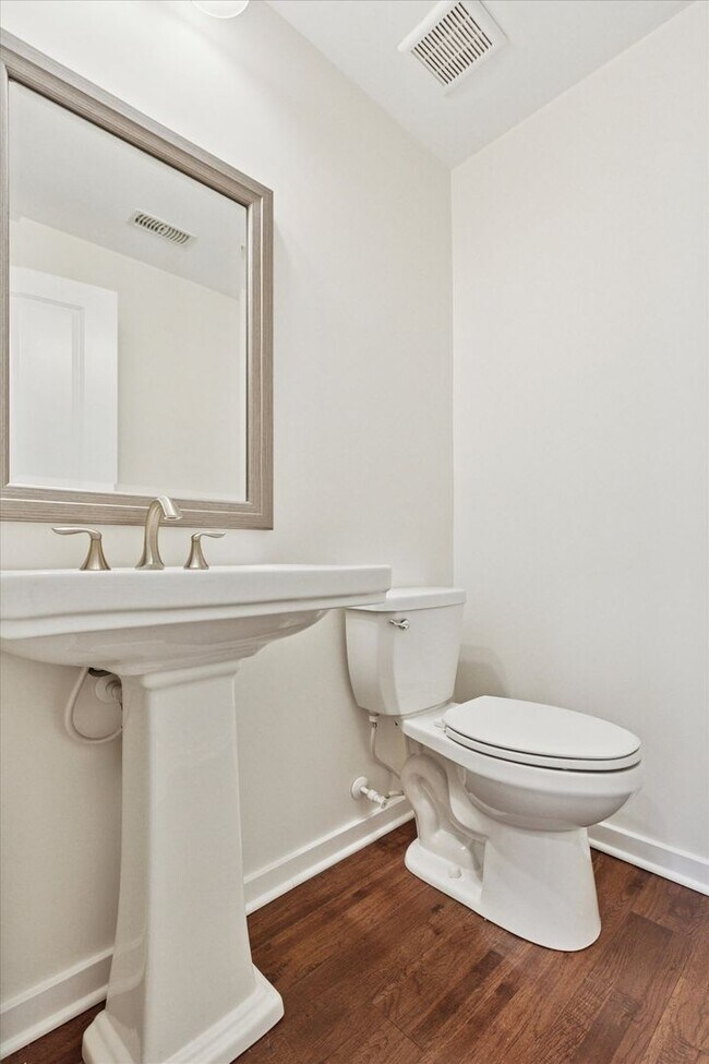 Building Photo - Available Immediately – 3 Bedroom / 2.5 Bath Townhome in Downingtown School District