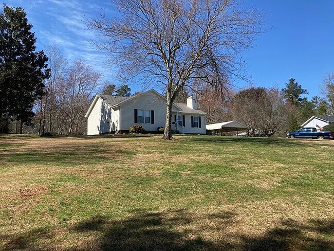 Building Photo - 713 Lindal Ct